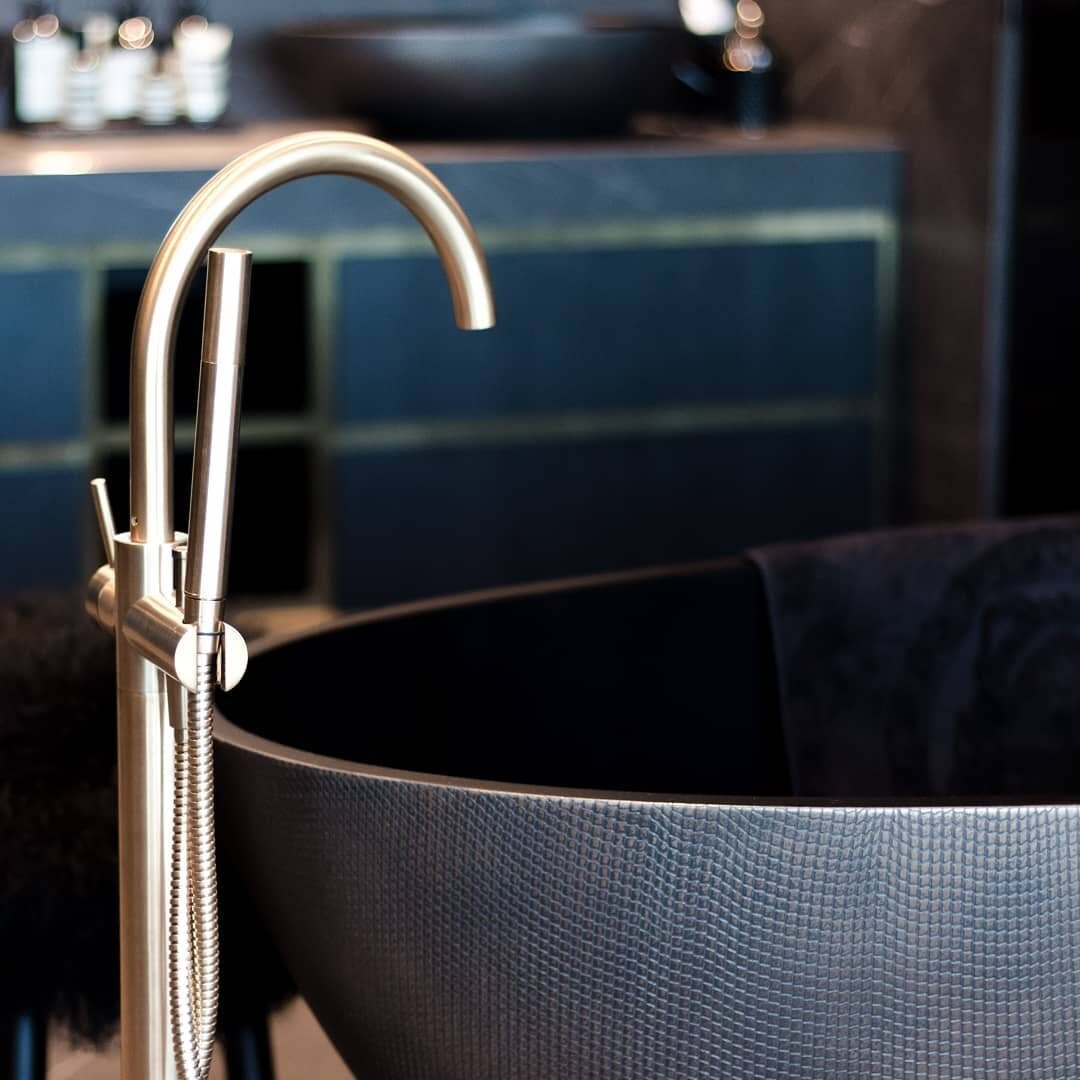 Bronze graphite viper basin