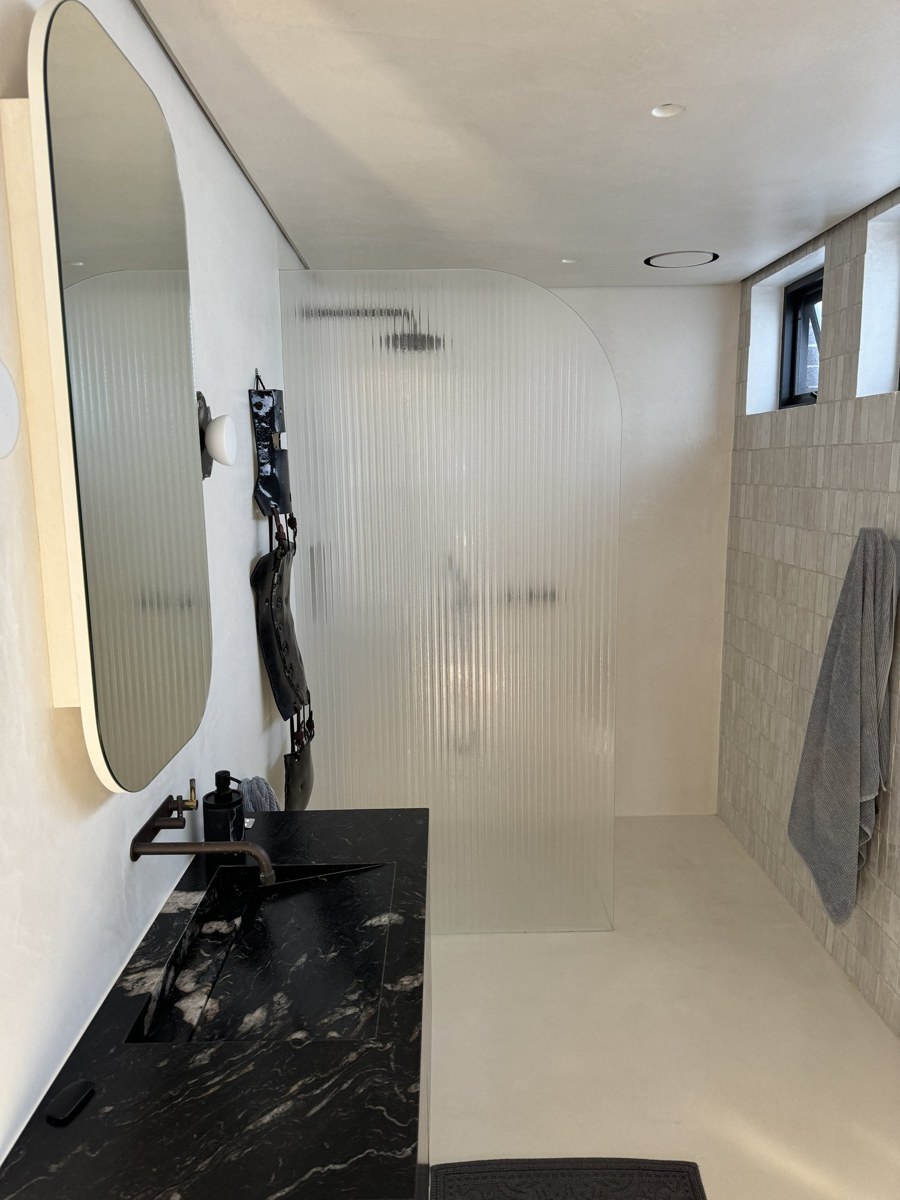 Low iron loading zone formed glass