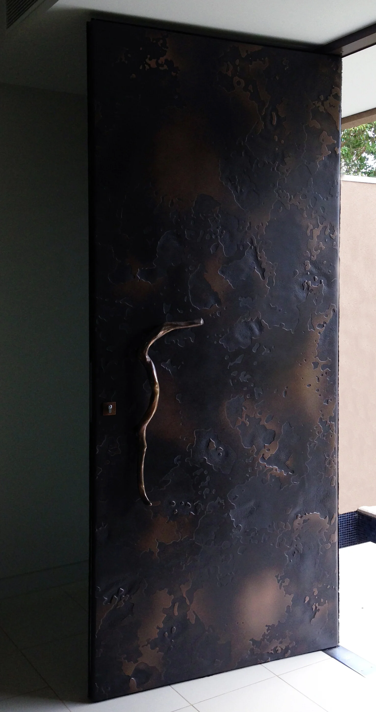 Mars Carved | Bronze Heavy Lunar Black Florentine