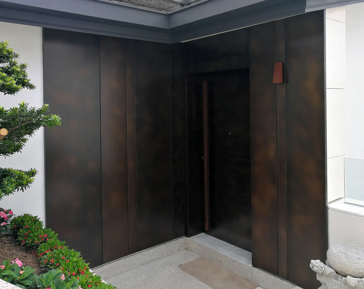 Treasury Bronze Smooth Black Florentine