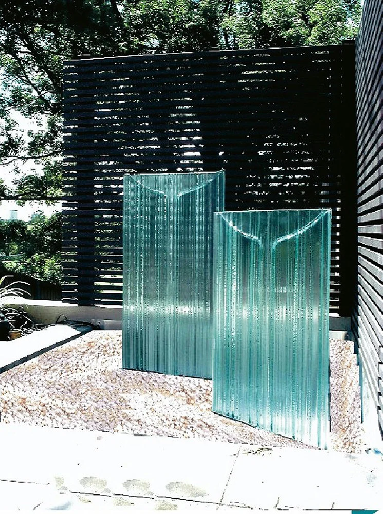 AquaZone Formed Glass Water Feature