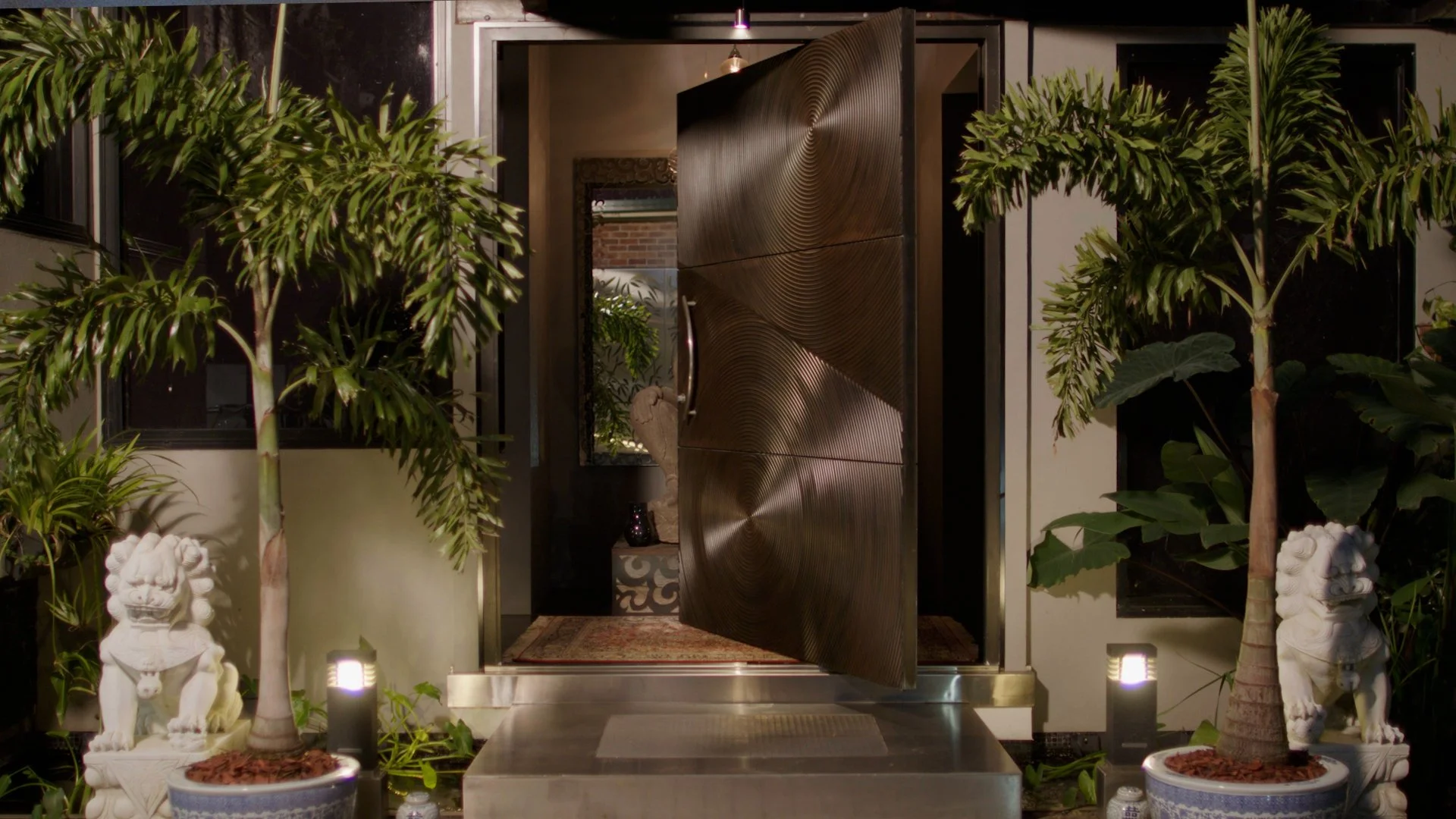 Ripple 3D Door | Bronze Smooth/Cast Black Florentine
