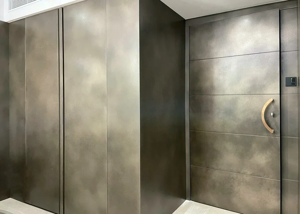 Nickel Fine Lunar Black Florentine